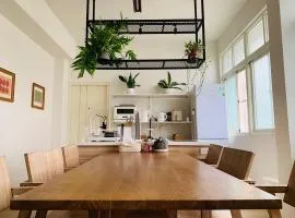 Burabura Cafe Guesthouse