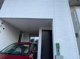 至誠1馆近心斋桥道頓堀难波直达梅田世博會关西机场Usj全新独栋别墅四个卧室可住8人超大空间3卫2浴厨房设施齐全电视冰箱洗衣机空调配置齐全免费停车4分钟步行至今宫站