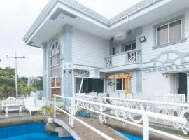 RedDoorz Premium at THE GRAND PENINSULA SUITES