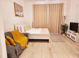 B12 Studio near Ferrari world, with canal and pool view