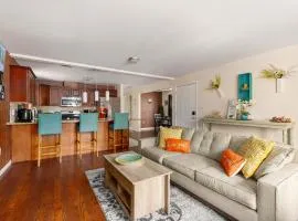 Welcome to Newark Ruby - Duplex 3BD 3BA Apartment - sleeps 12 - Perfect for Families, Pet & Kid Friendly