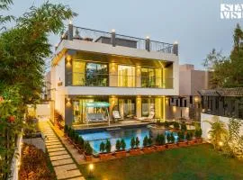 StayVista at La Belle Vue - Lawn, Pool & Bar