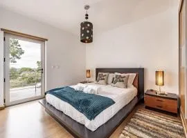 Serra e Mar Refuge in Sesimbra - Family Friendly home near the Arrábida Beachs