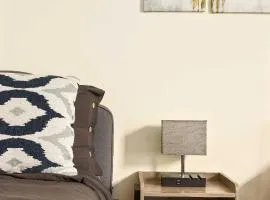 Newark Gem Pearl 3BR, 2BA - Sleeps 10 - Walk to Prudential Center and Newark Penn Station, Near EWR and American Dream Mall, includes WiFi - Laundry - Backyard - Gym