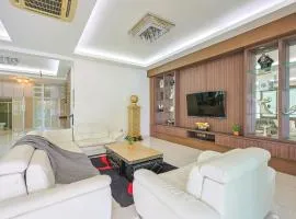 Serene Pool Villa -Luxury Stay with Relaxing Vibes -Clover Home