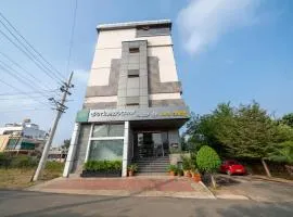Hotel J N Stay Mysore - 12 Minutes to Mysore Palace