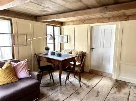 Private Apartment in Historic Farmhouse Rosalie