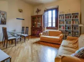 2 Bedroom Cozy Apartment In Firenze