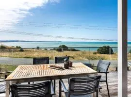 Moeraki Beach Haven - Otago Beachfront Home