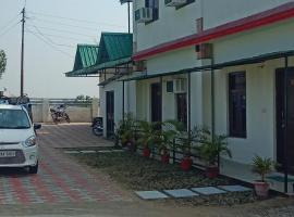 Bhavesh home Stay, khách sạn ở Jhirna