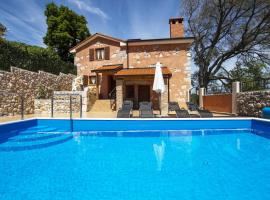 Geräumiges Ferienhaus In Brseč Mit Privatem Pool, hotel in Brseč