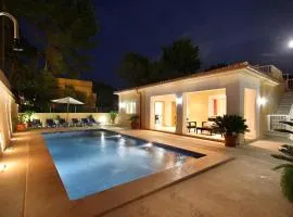 Schönes Ferienhaus Casa Medina Mit Pool