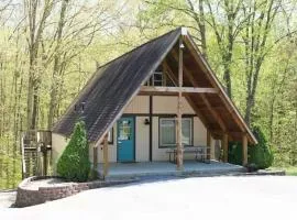 Stunning 4BR Cabin Retreat with Expansive Deck