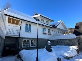 Koselig leilighet i rolig boligfelt, Hotel in Gol
