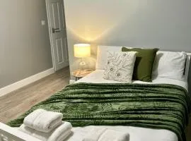 Cosy Ensuite Double Room, Near Heathrow Airport