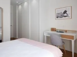 H SUITE2A by Smiling Rentals