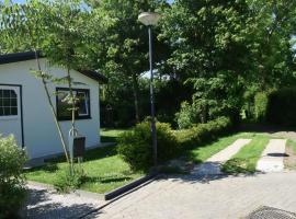 Kleines Haus Mit Garten, Direkt Hinter Dem Deich, hotel in Baarland