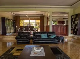 Close to Ziwa Rhino Sanctuary- Butiti Ranch B&B Stay