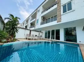 Hidden Palm Pool Villas