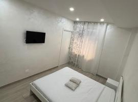 L'Angolo Del Sorriso, hotel in Naples