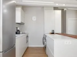 H SUITE4A by Smiling Rentals