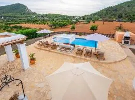 Quiet family house 850m from the beach