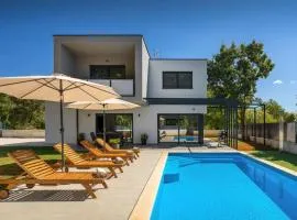 Modern villa Eva with pool and 2 bedrooms in Tar