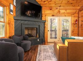 Movie Theater Arcade Hot Tub Grill Views, hotel in McGaheysville