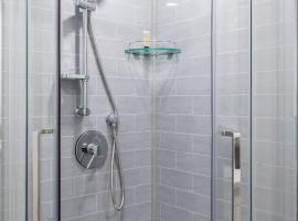 Tranquille Discret Priv&eacute;, nh&agrave; kh&aacute;ch ở Laval