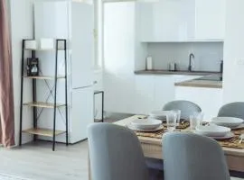 Modern Apartment ǀ AC, Free Parking