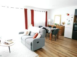 Nid douillet à l'orée des bois à 20 min du circuit des 24h du Mans、La Suze-sur-Sartheのホテル