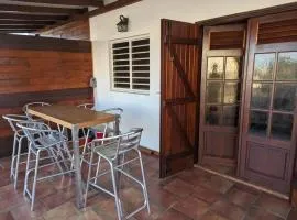 Appartement moderne au Moule avec terrasse et jardin