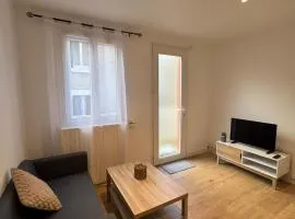 Studio moderne et chaleureux
