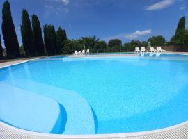 Podere Santa Giulia - casale Francianina, hotel a Piombino
