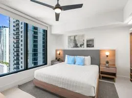 NEW 28th Floor unit - Breathtaking Bay and Downtown Views