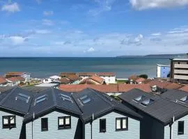 Westward Ho! Oceanview Getaway with Parking