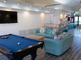 3BR Resort Oasis Pools, Gym & Sunset Views