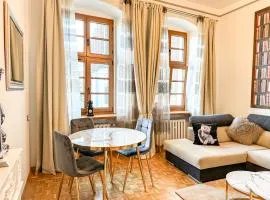 Luxury Decor & Amazing Island Views, Center! 5mins Rynek