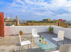 Stylish Valletta 1 bedooom Penthouse with Terrace in the centre with Views, khách sạn ở Valletta