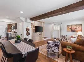 Vibrant Multi Condo Building that Sleeps 48 with 7 Units