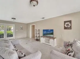 Cozy Private Rm Near Beach Travelers Welcome J1A shared home