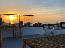 Titryte Hostel-chill rooftop and surf vibes