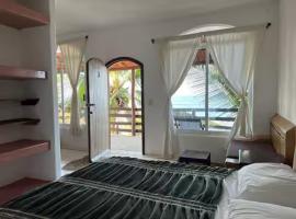 Casa Nectar- Oceanfront Room, guest house in Ixtapa