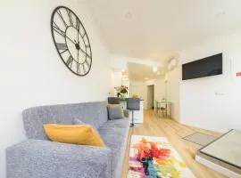 Debbie & Cris House by Mth