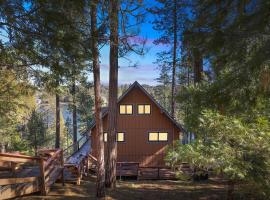 Golden Peak Cabin home, hotel de playa en Groveland