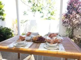Comfortable Seaside Studio & Courtyard