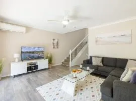 Bushmans, 9 24 Tomaree Street - Spacious townhouse with air conditioning and close to Nelson Bay Town Centre