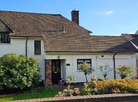 Double room, Cosy, gated drive, hot tub,, hotelli kohteessa Cardiff