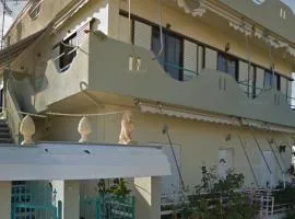 Kiato Rooftop Garden Apartment