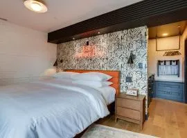 The Reed at The Louie Boutique Motel, Private Sauna! Walk to Everything!